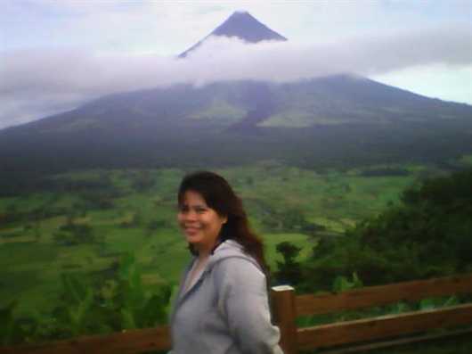 mayon volcano philippines